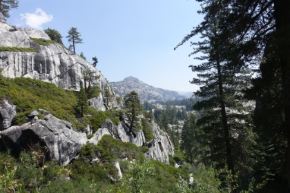 We get to the entry into Jack Main Canyon and the classic Sierra granite views are really starting now.