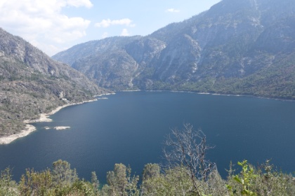 Now replenished with water, we proceed along the North shore of the lake.