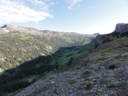 A look the other direction towards Fox Creek Pass along the shelf.