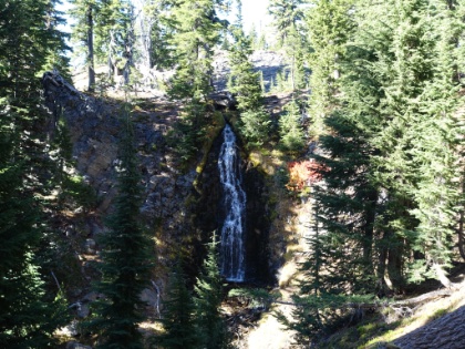 Obsidian Falls. The only waterfall on the loop, but it's a nice one. Small but picturesque and probably a lot fuller earlier in the year.