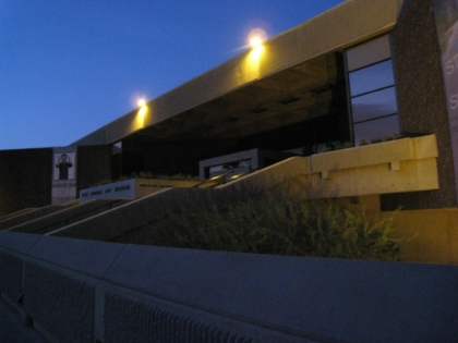 First light at the Desert Art Museum. This time I was determined to get closer to the summit, so I planend to be at the trailhead by sunrise. I lost about 15 minutes because I left my trekking poles leaning against the car and had to go back to get them. But otherwise, I was right on time.