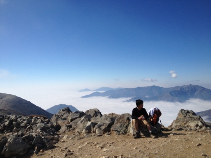 There was one person on top when I got there. The -only- human we saw the entire day, and he had come up the front side. So, we were the only humans between Wrightwood and the summit the entire day. Awesome!