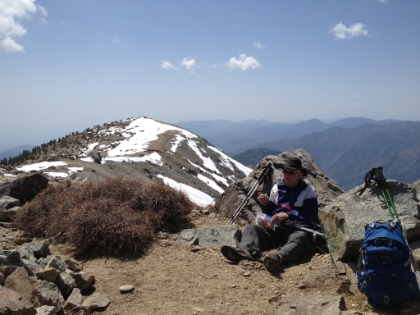 Dad hanging out on the summit eating lunch. There's a good view of the West Baldy summit behind him.