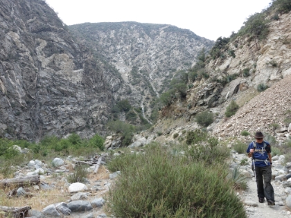 Because of all our wandering, we didn't end-up with enough time to make it to the Bridge. But we definitely got to enjoy the best of the trail before it starts climbing out of the canyon. So we decided on an abitrary turnaround point and headed back. We'll have to do the Bridge some other day.