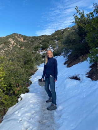 The snow level is about 3,000' with patches of snow starting almost right away. After trying to get to multiple trailheads, and giving-up because of insane holiday snow crowds, we were hapy to finally be on the trail.
