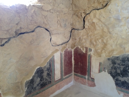 The black line shows the original height of the wall when the site was excavated, which amazingly enough didn't happen until the 1960's.