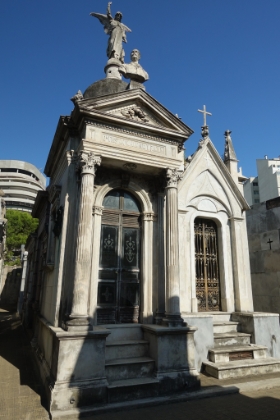 All of the vaults are above ground. Some are very ornate, while others are more minimal.