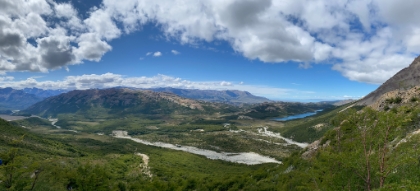 A panoramic look down at the valley below us with Lagunas Madre y Hija in the distance. You can also just see Lago Viedma on the horizon, the second largest glacial lake in Argentina.