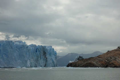 A close-up look at the Pen&iacute;nsula de Magallanes where the glacier reaches all the way to the land forming a natural dam. The dam causes the water on this side of the lake to rise almost 100 feet higher than the other side. The ice dam eventually starts to melt at the bottom, forming a bridge. Eventually, it collapses entirely, known as the "Rupture", causing the lake level on both sides to even out.