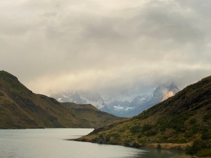 We then took a beautiful drive past Lago Nordenskj&ouml;ld and Lago Sarmiento on our way to the trailhead.