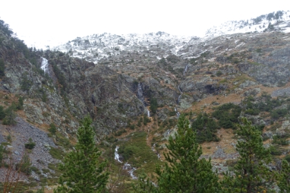 There's water everywhere, and I'm getting close to the snow line now at around 2,100m (7,000'). The whole valley is filled with the roar of the cascades. Very reminiscent of the Tetons.