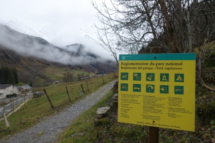 Arrived in the village at Gavarnie, searched around a while for the trailhead, and then jumped on the trail. Trail signs are in French now!