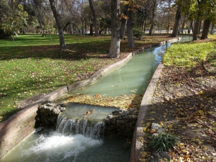 There are water features running througout the park. A far cry from the cascades in the Pyrenees. Unfortunately, this is probably the closest thing to a real cascade that many people here will ever see.
