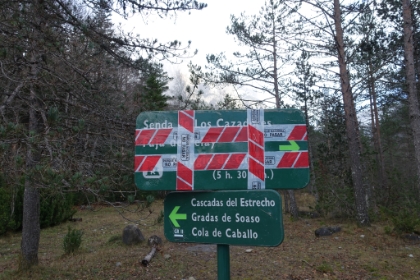 My first trail choice for the day was Faja de las Flores. But I did not have the right equipment for it, and it’s pushing what I would be comfortable doing solo (you can check out some pictures  here ). So my second choice was Faja de Pelay. The whole long drive I had been looking forward to it and calculating whether or not I still had time to complete the 21km (13 mile) loop. After finally arriving at the trailhead, the trail was closed. What the hell?!?! Were the trail gods trying to send me a message today? Maybe it’s not  really  closed though, so I head up the trail.