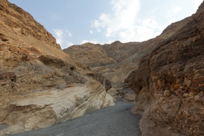Last stop of the day was Mosaic Canyon. A short offroad drive takes you to this very cool little slot canyon.