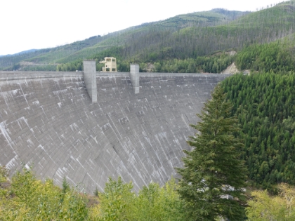 The morning starts with a visit to Hungry Horse Dam, one of the biggest in the country. Not as tall as Hoover Dam, but actually much wider.