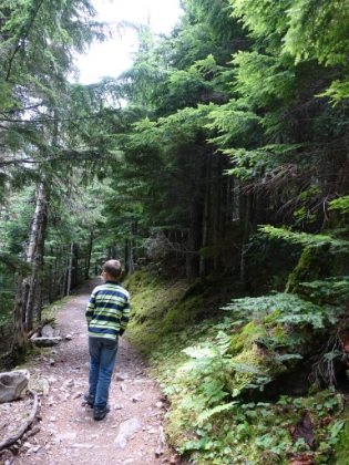 Continuing on to the end of the lake as we start to get a little bit of light rain.