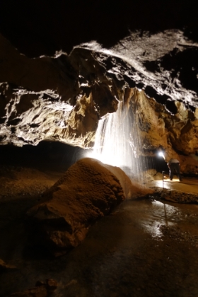 Soon we arrive at the waterfall, the grand finale of the tour.