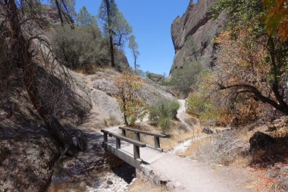 Now on the Balconies Trail around the North side of the loop.