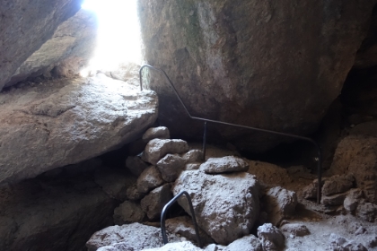 Another misleading picture. This is actually a very dark area with light streaming in from an opening in the rock.