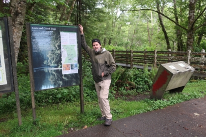 We have just enough time to get in one more short hike in the area, so we head to the Redwood Creek Trail.