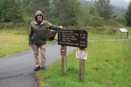 After stopping by the Visitor Center, we decided to try the Trillium Falls trail.