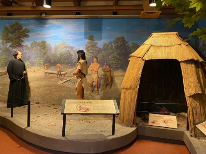 It was a cold, wet day in Chicago and I was debating whether I wanted to venture out in the freezing rain to try to find some trail. After a slow morning start, I decided to head out to Starved Rock State Park about 90min West of Chicago. Before hitting the trail, I checked out the Visitor Center, which had some nice displays.