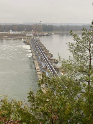 A closer look at the lock. It would have been cool to see a ship being dropped down between levels.