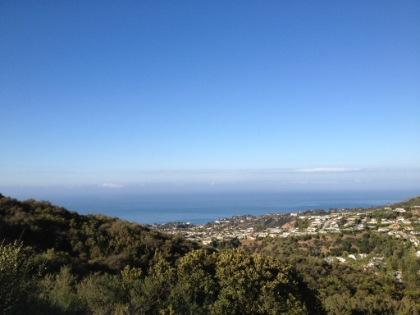 The views are best if you run the loop counter-clockwise, that way the view is always in front of you. The ocean is just starting to come into view here.