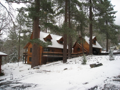 One of many amazing private houses/lodges in Wrightwood. I wonder if they ever do anything other than ski up here. I feel a little apprehensive trespassing through their private streets.
